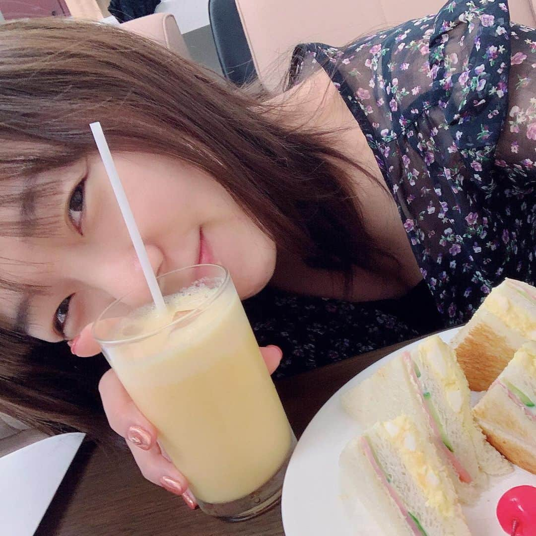 須田亜香里さんのインスタグラム写真 - (須田亜香里Instagram)「8月17日(土) 最近関西でのお仕事多くて嬉しい！ 関西のテレビ局、いつも飲み物とか出来立ての軽食をいただけるから楽しみなの〜  #あさパラ #読売テレビ #サンドイッチ #ミックスジュース #すっぴん #朝食 #大阪 #好きやねん」8月18日 19時06分 - akarisuda