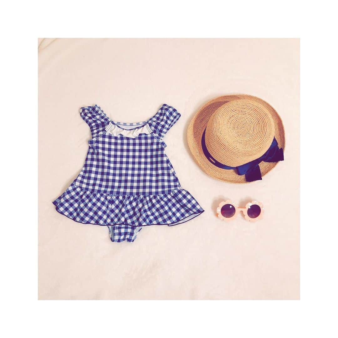 倉窪莉沙のインスタグラム：「. 夏👙夏👒夏🕶 . #summer #夏 #夏休み #アナウンサー #ママ時々アナウンサー #赤ちゃんのいる生活 #赤ちゃんとの暮らし #ベビー #baby #キッズ #kids #女の子 #girl #女の子ママ #ベビー服 #子供服 #ワンピース #水着 #麦わら帽子 #toccabambini #トッカバンビーニ #gapbaby #gapkids」