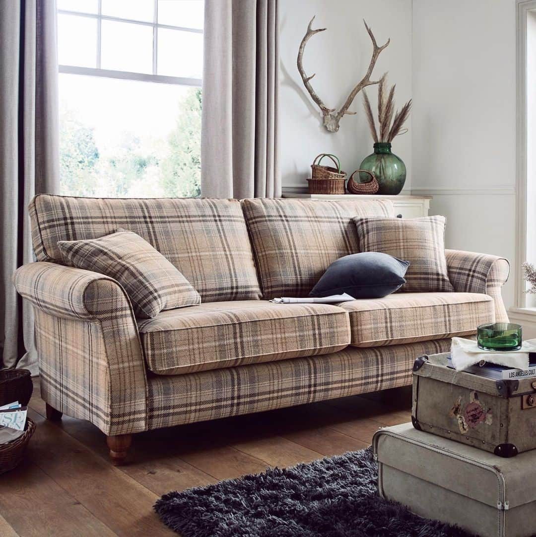 Nextさんのインスタグラム写真 - (NextInstagram)「Achieve ultimate cosy with country vibes from our NEW collection! Who loves checks in the home? 😍 🔍 Ashford sofa. Rug: 990333. #sofa #country #countryvibes #homeinterior #cosy #homedecor #interior #decor #check #nexthome」8月18日 19時09分 - nextofficial