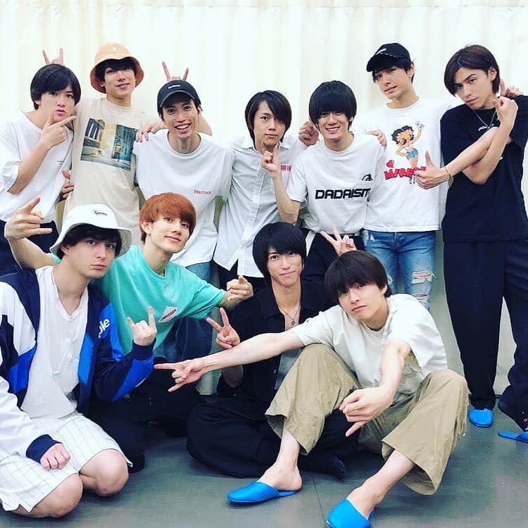のインスタグラム：「あんステ稽古終了。 稽古場で出来ることはやった。 けど劇場に入るまでもまだまだ出来ることはある。 ここからまたさらにラストスパート。 最高の初日を迎えるために！！！ 早く沢山の方々に観ていただきたい🐺 #赤澤遼太郎 #あんステ#舞台#大神晃牙#あんさんぶるスターズ #いんすたたろう」