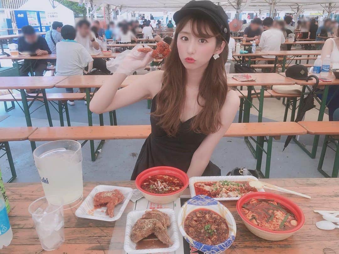 のインスタグラム：「#激辛グルメ祭り 🥺🔥 20歳超えてから甘党が辛党になり、 ここ何年かは毎年行けてる激辛フェス🌶 暑い中食べる激辛が最高！✨😂 今年は既に1stも2ndもいったけど 2ndは口が痺れてギブアップ🥵💓」