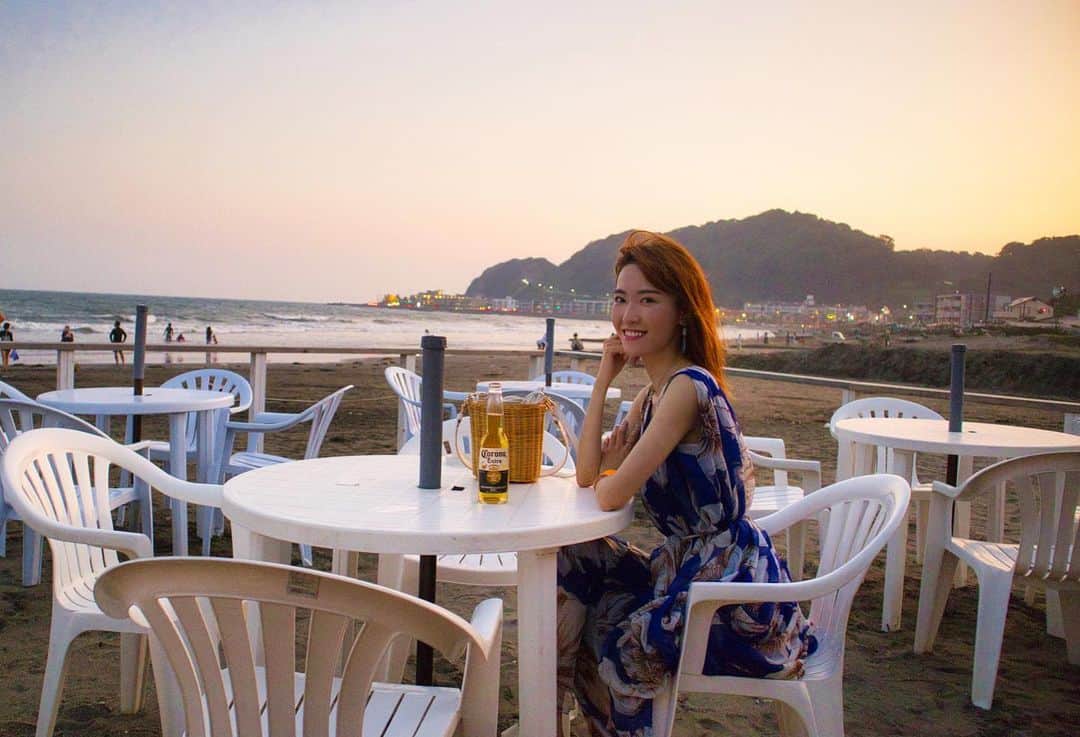 高橋晴香さんのインスタグラム写真 - (高橋晴香Instagram)「昨日は久々の由比ヶ浜へ🏖 .  海の家パパイヤで開催されたBeach Go Round Yuigahama 2019に行ってきたよ🌊 .  波の音に癒されながら、 @microfromdeftech  さんと @lisahalim さんのライブ🎶 .  素敵な歌声で最高だった❤️ .  初めてのナイトゴルフも楽しかったし、最後はビーチクリーンも⛳️ .  まだまだ夏終わってほしくない🥺笑 .  #由比ヶ浜 #ビーチ #ビーチイベント #micro #deftech #lisahalim #beach #golf #nightgolf #summer #thesunriseshack #gdo #shonan #夏 #海 #海の家 #鎌倉 #湘南 #お盆休み #夏休み #お盆 #ライブ #live #ゴルフで世界をつなぐ #Beach_Go_Round」8月18日 19時42分 - haruka_takahashi0127
