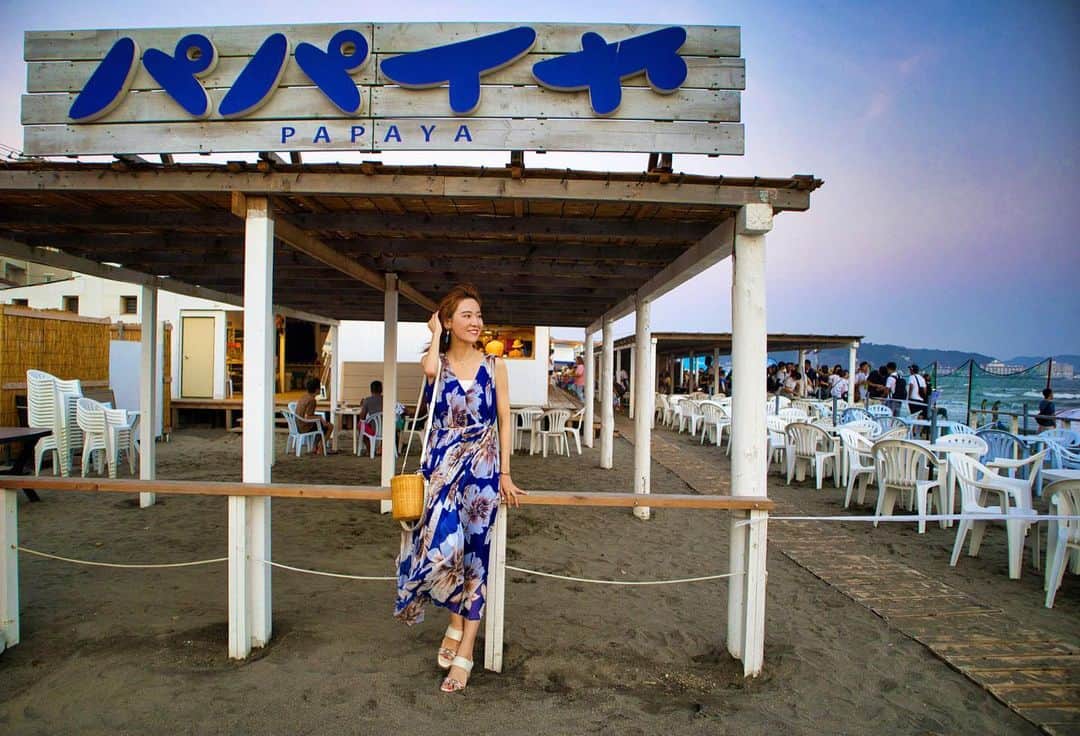 高橋晴香さんのインスタグラム写真 - (高橋晴香Instagram)「昨日は久々の由比ヶ浜へ🏖 .  海の家パパイヤで開催されたBeach Go Round Yuigahama 2019に行ってきたよ🌊 .  波の音に癒されながら、 @microfromdeftech  さんと @lisahalim さんのライブ🎶 .  素敵な歌声で最高だった❤️ .  初めてのナイトゴルフも楽しかったし、最後はビーチクリーンも⛳️ .  まだまだ夏終わってほしくない🥺笑 .  #由比ヶ浜 #ビーチ #ビーチイベント #micro #deftech #lisahalim #beach #golf #nightgolf #summer #thesunriseshack #gdo #shonan #夏 #海 #海の家 #鎌倉 #湘南 #お盆休み #夏休み #お盆 #ライブ #live #ゴルフで世界をつなぐ #Beach_Go_Round」8月18日 19時42分 - haruka_takahashi0127