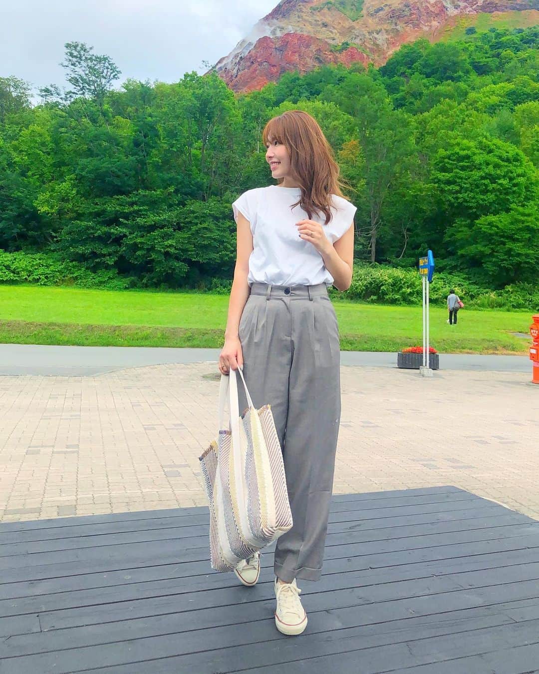 shizuka.watanabeさんのインスタグラム写真 - (shizuka.watanabeInstagram)「♡♡♡ ・ ・ 本日はお家でまったり〜💗 ・ 長女の宿題を見たり、午後からは千と千尋の神隠しを観ながらポップコーン食べておうち映画気分🎞 ・ ・ @miror_jp で占いもやってみたり〜（2枚目） 結果は私らしい感じ♬ とにかく人生楽しめと！！ 夏休みも人生も楽しむよー🙌❤️ ・ @miror_jp は悩みに合わせた占いを簡単に占うことが出来るからオススメですよー♬ ・ ・ ・ ・ ・ #pr #miror #インターネット占い館miror #lavishgate #r_fashion #converseallstar #converse #コンバース #北海道 #北海道旅行 #北海道観光 #スニーカー女子 #スニーカーコーデ #カジュアルコーデ #きれいめカジュアル #旅行コーデ #アラサーコーデ #30代コーデ #アラサーファッション #30代ファッション」8月18日 19時49分 - shizuka.watanabe