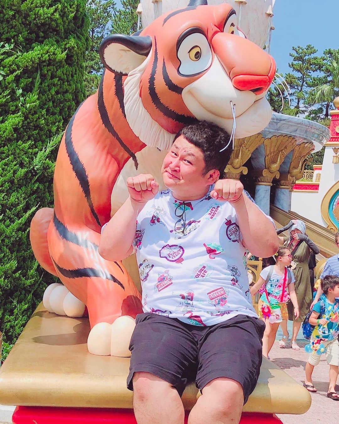 のりさんのインスタグラム写真 のりinstagram Seaで夏ってきました ディズニーシー デズニーリゾート シー シーだけど滝のような汗 太った人少なめ 歩いてる内に痩せるかも 8月18日 19時50分 Otenkinori