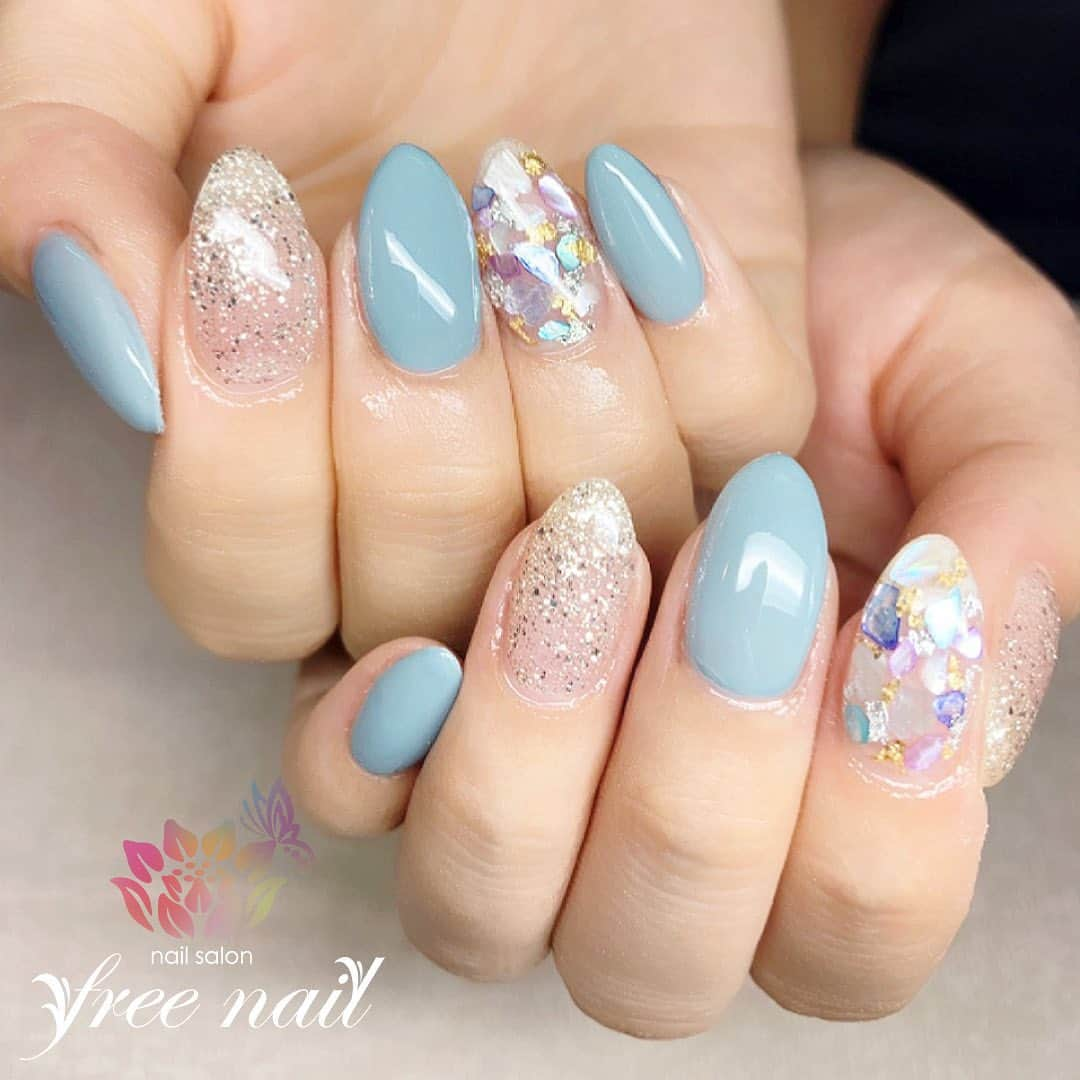 ネイルアーティストRYさんのインスタグラム写真 - (ネイルアーティストRYInstagram)「. くすみブルーネイル💅🏻💙✨ . シェルとグリッターで夏らしく🌻✨ . #ネイリスト #ネイルアーティスト #ネイルアート #ネイルチェンジ #ネイルサロン #自宅ネイルサロン #大阪ネイルサロン #ネイルパーツ  #ネイルスクール #ネイル動画 #ジェルネイル #ネイルデザイン #シェルネイル #埋め込みネイル #グリッターネイル #ラメネイル #金箔ネイル #銀箔ネイル #ブルーネイル #くすみネイル #デザインネイル #トレンドネイル #シンプルネイル #大人ネイル #美爪ネイル #きれいめネイル #夏ネイル #サマーネイル #美甲 #日式美甲」8月18日 19時56分 - nail_artist_rm