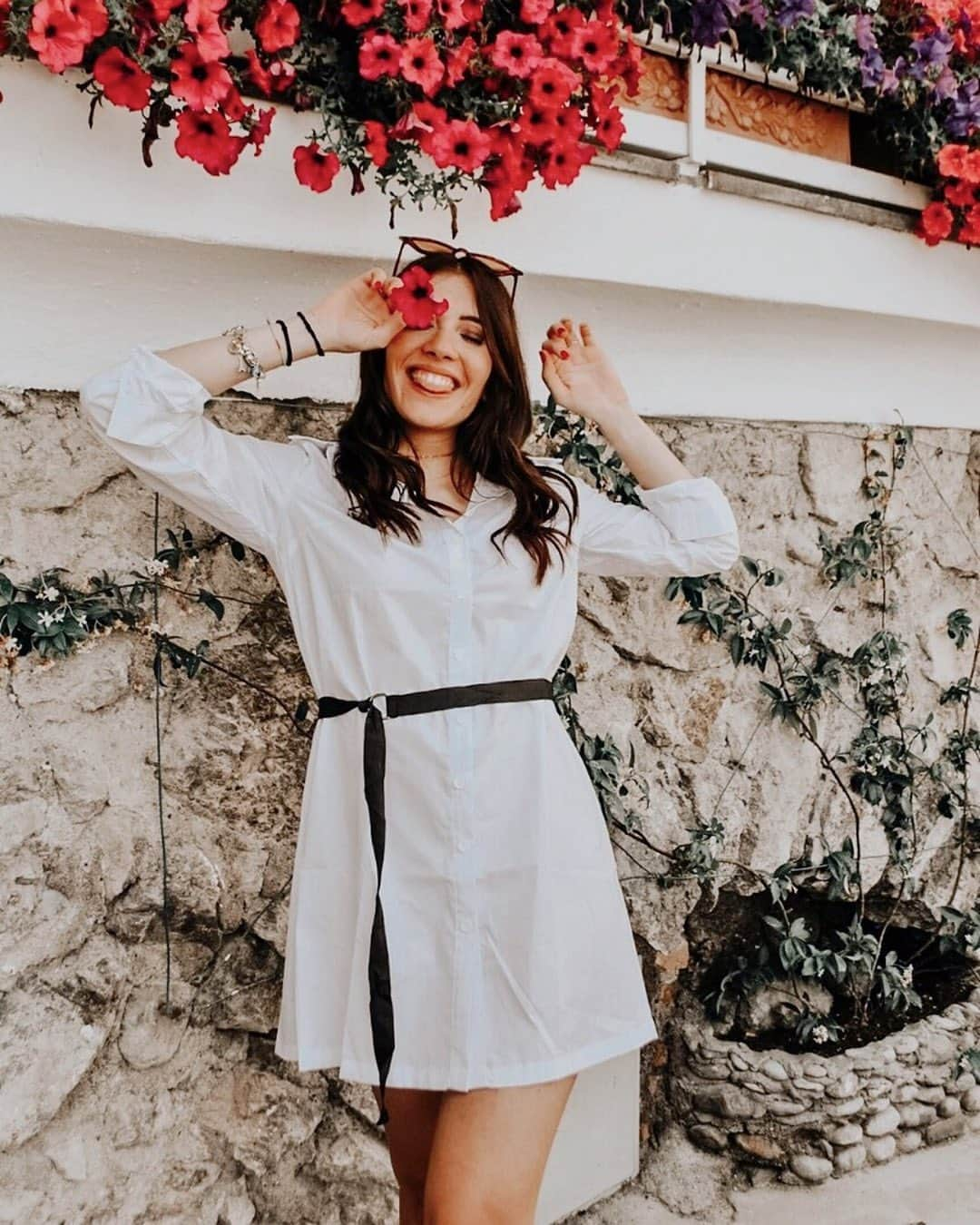 SHEINさんのインスタグラム写真 - (SHEINInstagram)「Forever in style.🌺 @its_emmademartino Shop 'SHEIN Rolled Tab Sleeve D-Ring Belt Shirt Dress' link in bio. ID:616729 #SHEIN #SHEINgals #SHEINstyle #SHEINfw2019 #dress #shirt #sleeve」8月18日 20時12分 - sheinofficial