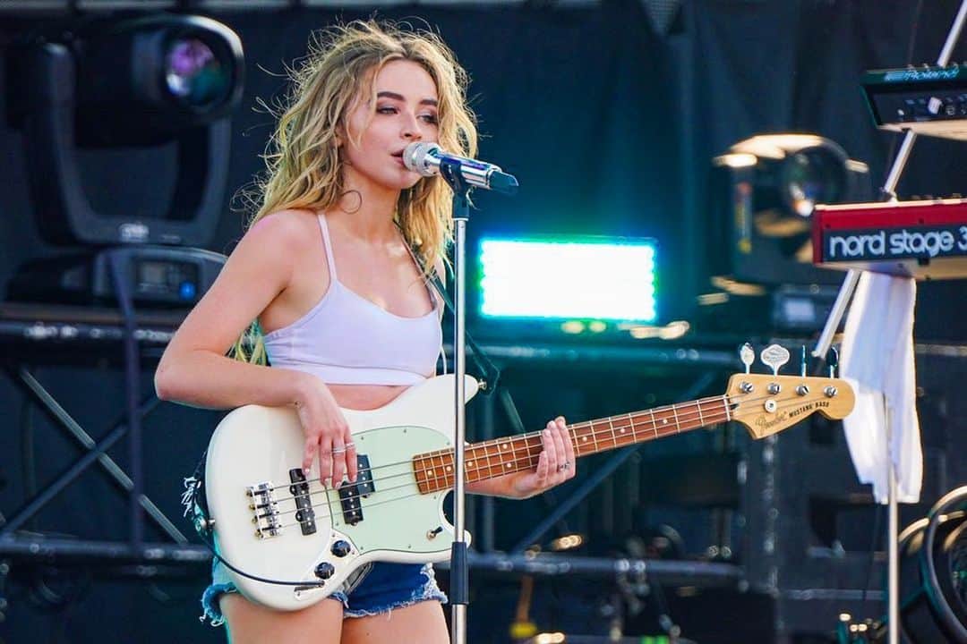 サブリナ・カーペンターのインスタグラム：「this slaps」