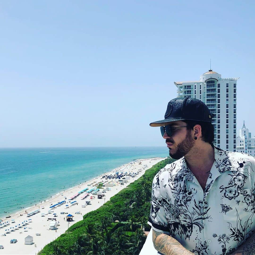 アダム・ランバートさんのインスタグラム写真 - (アダム・ランバートInstagram)「Adios Miami Beach!」8月19日 1時41分 - adamlambert