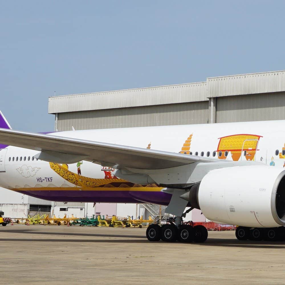 タイ航空さんのインスタグラム写真 - (タイ航空Instagram)「With the Suphannahong Royal Barge aircraft livery magnificently adorned our Boeing 777-300 aircraft royally bestowed the name "La Han Sai", THAI looks forward to proudly presenting the beauty of Thai tradition since the olden days to the whole world. . #ThaiAirways #THAIB777300 #Boeing777300 #B777300 #LaHanSai #SuphannahongRoyalBarge」8月19日 1時42分 - thaiairways