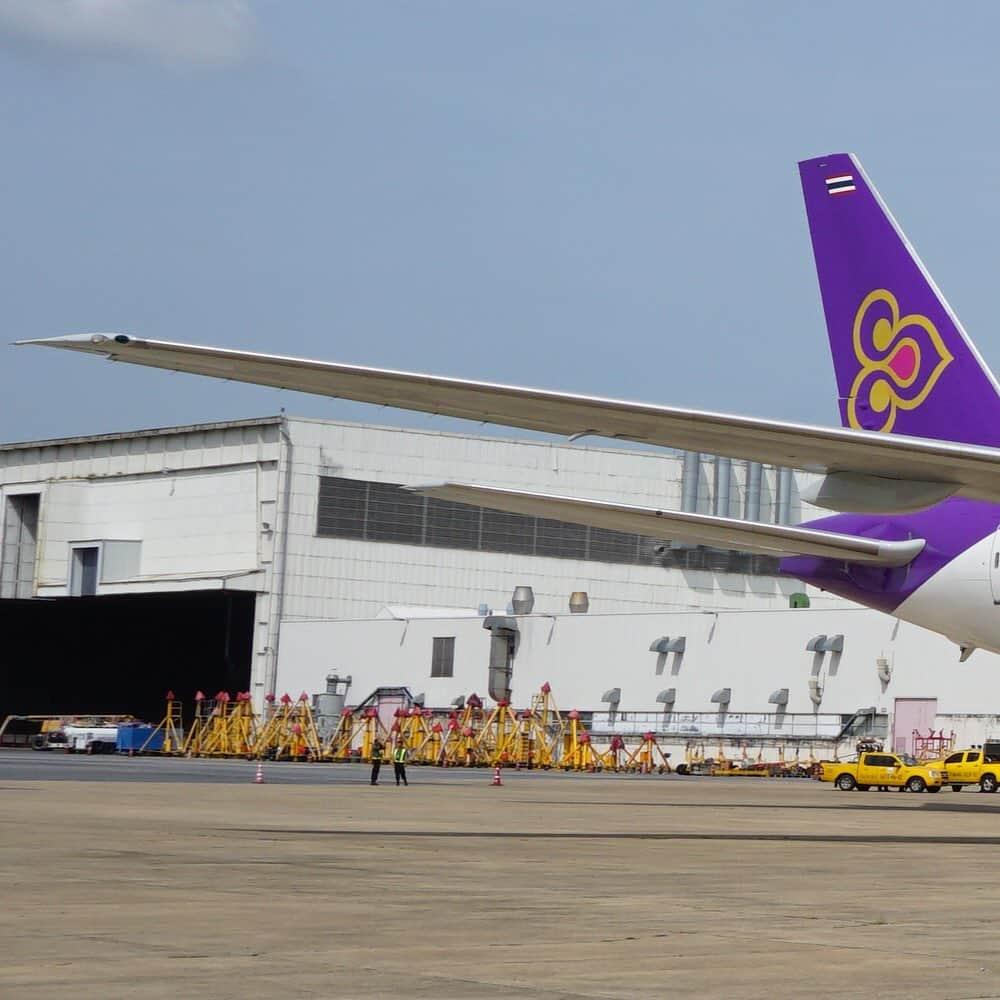 タイ航空さんのインスタグラム写真 - (タイ航空Instagram)「With the Suphannahong Royal Barge aircraft livery magnificently adorned our Boeing 777-300 aircraft royally bestowed the name "La Han Sai", THAI looks forward to proudly presenting the beauty of Thai tradition since the olden days to the whole world. . #ThaiAirways #THAIB777300 #Boeing777300 #B777300 #LaHanSai #SuphannahongRoyalBarge」8月19日 1時42分 - thaiairways