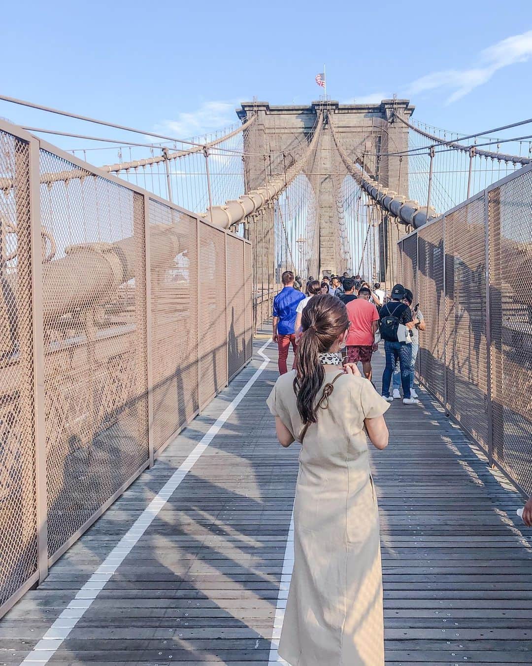 naho_7のインスタグラム：「. 📍#brooklynbridge 後輩ちゃんが着てて可愛すぎたから 勝手に真似っこしたワンピース(ごめん笑) NY滞在中何度も褒められた◎」