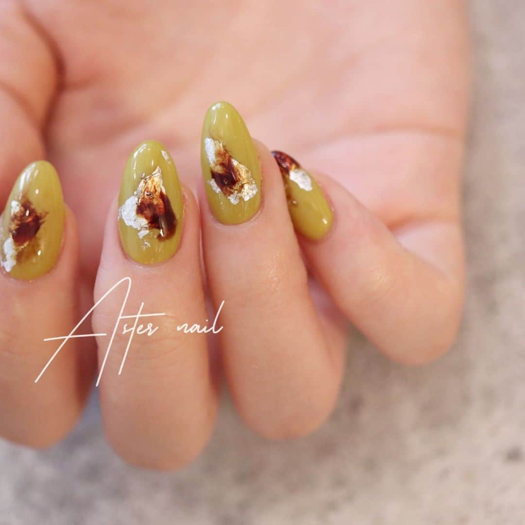 sapporo nail 【 Aster 】さんのインスタグラム写真 - (sapporo nail 【 Aster 】Instagram)「配色がポイントのdesign . 秋らしいくすみカラーを選ぶ方が増えてきています🍂 画像はスカルプで長さ出しをしております。 . . . . .ネイルサロンに行っても 『根元の隙間が気になる…』『甘皮が気になる…』 『反り爪が気になる…』というお悩みがあった方はぜひ当店へ◎ フォルムの形成をするので、反り爪も緩和し 仕上がりのツヤ感も格段にUP🎶  ___________________________________________________ . .  #札幌ネイルサロン#ネイルデザイン #札幌ネイリスト #札幌 #札幌ネイル #夏ネイル #ニュアンスネイル #ネイル #アートネイル #フィルイン #札幌ドームフィルイン #ワンカラーネイル #シンプルネイル #クリアネイル #タイルネイル #狸小路 #大通り公園 #シースルーネイル #個性派ネイル #アートネイル#札幌タピオカ巡り#札幌カフェ#札幌グルメ#ドライフラワーのある暮らし#ワイヤーネイル#宝石ネイル札幌#宝石カットネイル#水彩ネイル#札幌ニュアンスネイル#トリックシート#西18丁目ネイルサロン#札幌タピオカ巡り」8月18日 20時21分 - seina.kato___