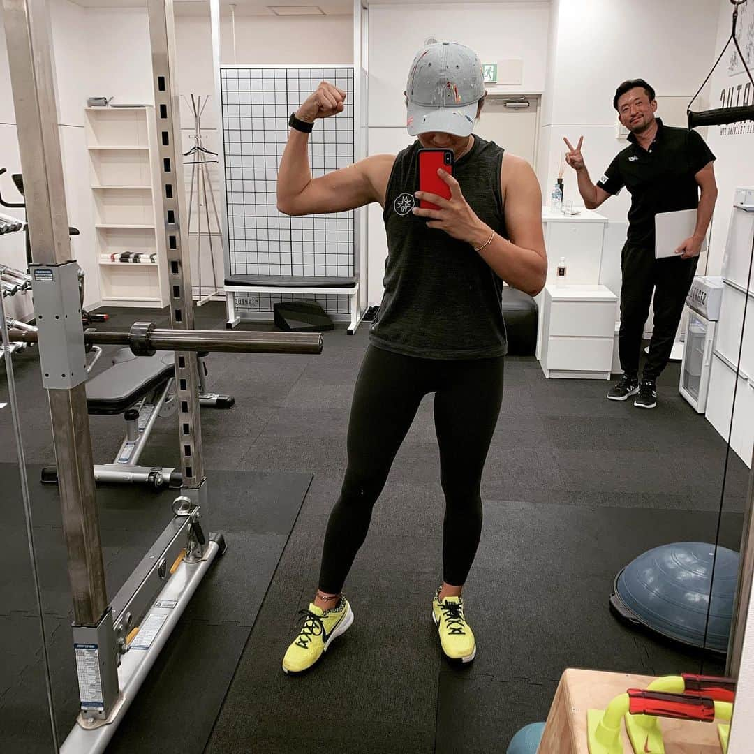 成田美寿々さんのインスタグラム写真 - (成田美寿々Instagram)「今日も元気にトレーニング！！ #workout #トレーニング #筋トレ #筋トレ女子 #今日はケツ 凹むことがなきゃ、見えない景色もあるよね！ 前進。日々自分の足らないこと探し。 #STARTUG #安福一貴」8月18日 20時23分 - misuzunarita