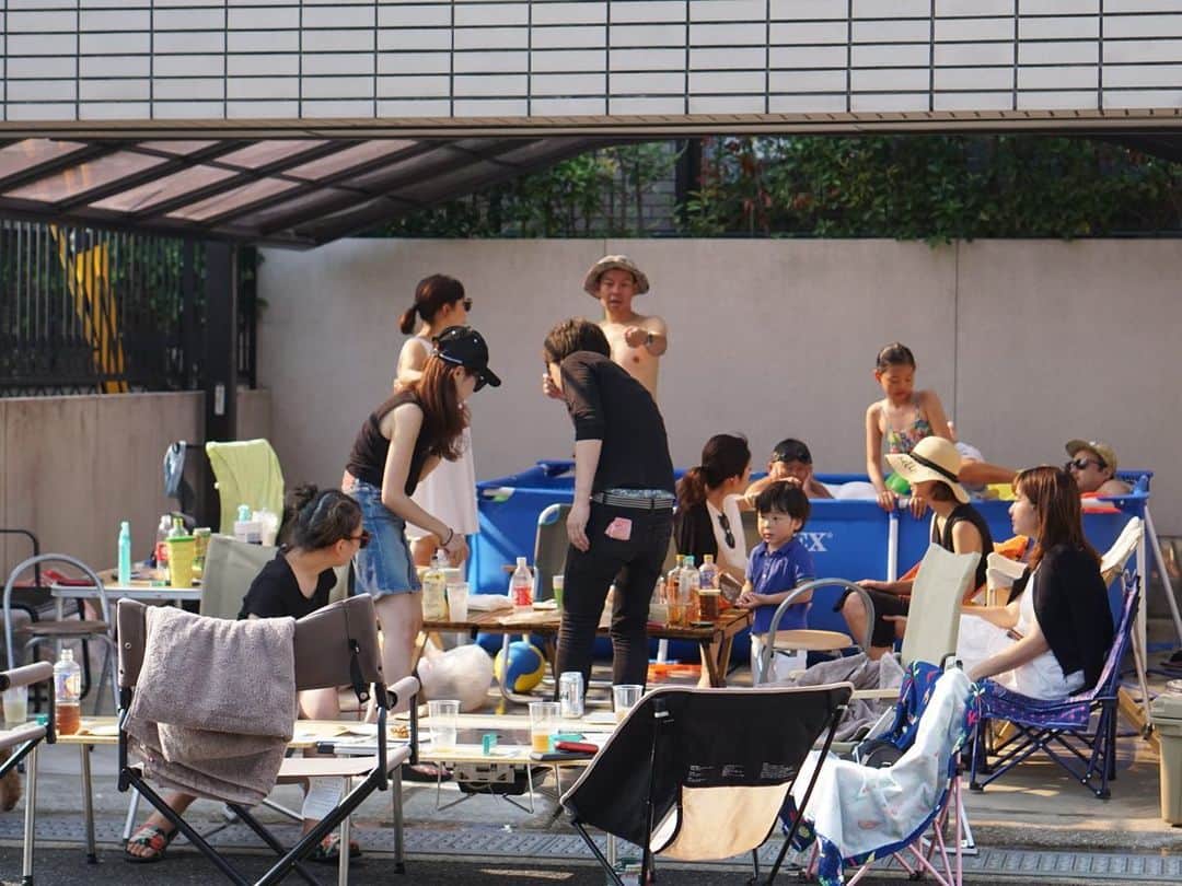 高井直子さんのインスタグラム写真 - (高井直子Instagram)「HOME PARTY🎈 富田林へようこそ。 @yakitori_yurei  のBBQなんて ほんとに贅沢。 みんな拘りの食材を持ち寄って。 気の知れるみんなと過ごせるこんな時間が本当につくづく幸せ😌 • #結果22人 #BBQ」8月18日 20時23分 - naokotakai