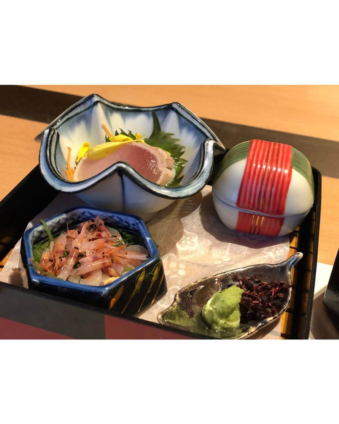 坂元美香さんのインスタグラム写真 - (坂元美香Instagram)「下田大和館 @yamatokan.official のお食事はすごく美味しくて大好き。お刺身も海鮮も干物も最高だー😚涼しくなった頃にまた行きたいな♨️ . 昨日はどすっぴんのインスタLiveにお付き合いありがとうございました😂あんなグダグダで視聴者2000人越え🤣感謝です🙇🏻‍♂️ . #下田大和館 #伊豆下田 #伊豆 #下田 #下田温泉旅館 #温泉 #多々戸浜 #多々戸浜海岸 #インスタライブ #旅スタグラム #坂元旅ログ」8月18日 20時25分 - mika_saka