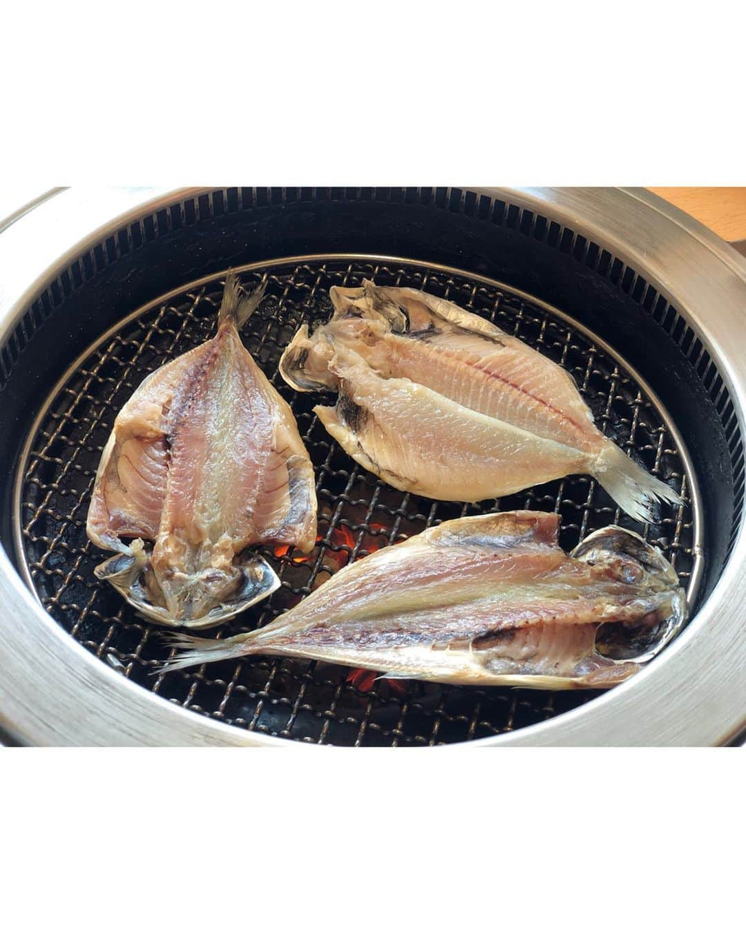 坂元美香さんのインスタグラム写真 - (坂元美香Instagram)「下田大和館 @yamatokan.official のお食事はすごく美味しくて大好き。お刺身も海鮮も干物も最高だー😚涼しくなった頃にまた行きたいな♨️ . 昨日はどすっぴんのインスタLiveにお付き合いありがとうございました😂あんなグダグダで視聴者2000人越え🤣感謝です🙇🏻‍♂️ . #下田大和館 #伊豆下田 #伊豆 #下田 #下田温泉旅館 #温泉 #多々戸浜 #多々戸浜海岸 #インスタライブ #旅スタグラム #坂元旅ログ」8月18日 20時25分 - mika_saka