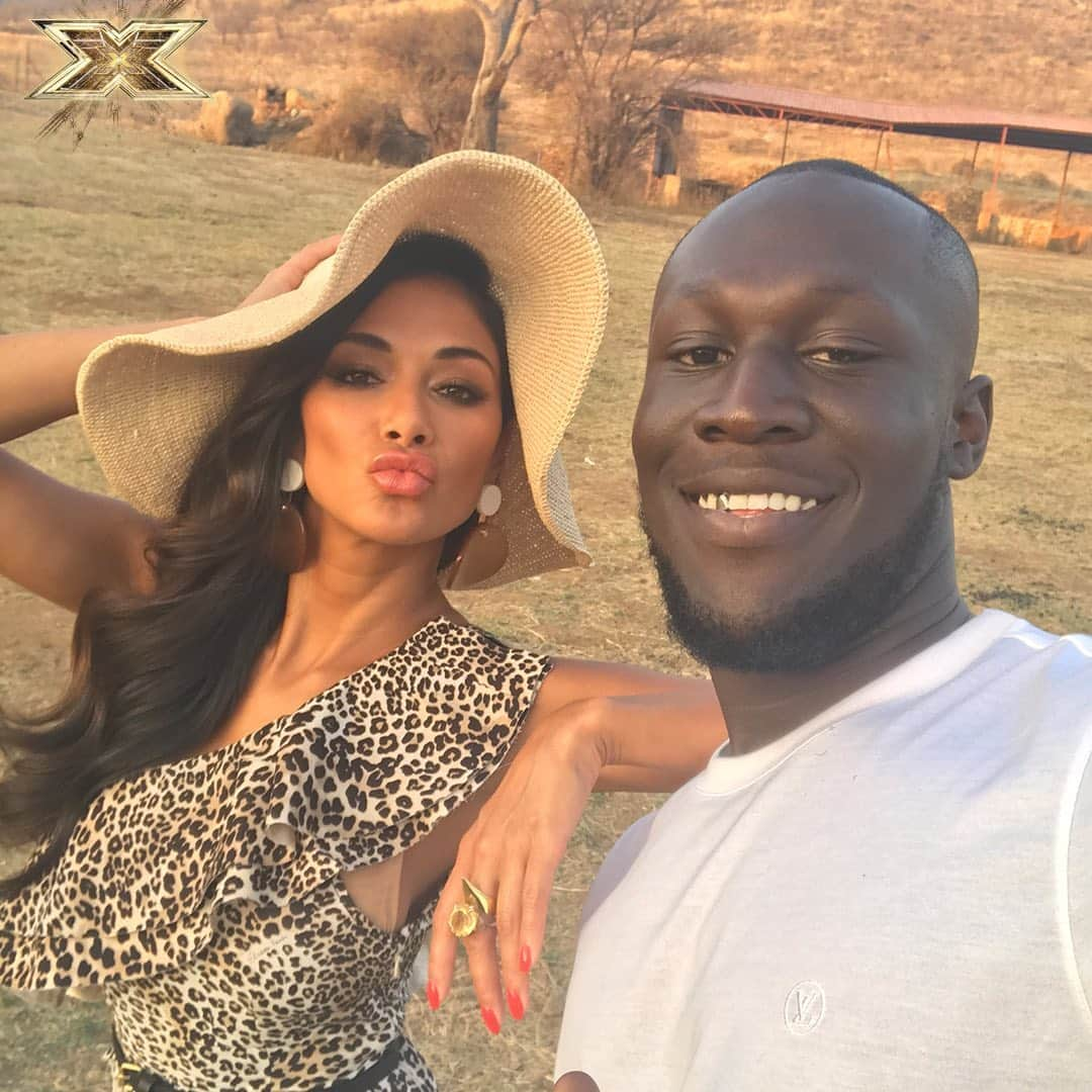 Xファクターさんのインスタグラム写真 - (XファクターInstagram)「LOVE this safari selfie of @nicolescherzinger and @stormzy! 📸🦁 #SelfieSunday #XFactor」8月18日 20時37分 - thexfactor