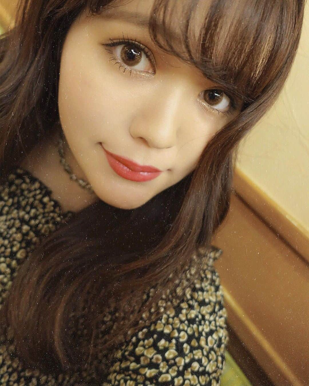 junko onagi ／小梛準子さんのインスタグラム写真 - (junko onagi ／小梛準子Instagram)「ㅤㅤㅤㅤㅤㅤㅤㅤㅤㅤ ㅤㅤㅤㅤㅤㅤㅤㅤㅤㅤ こっそり盛れる大人っぽいカラコンを探してて @decorativeeyes 頼んだので 4種付け比べてみました👀❤︎ ㅤㅤㅤㅤㅤㅤㅤㅤㅤㅤ  1枚目…コーラルブルーム 2枚目…ルーセントブラン 3枚目…カシスシャーベット 4枚目…コーラルブルーム(編集なし) 5枚目…ベイビーメープル 6枚目…裸眼と各種付け比べ 7枚目…レンズ各種とレンズケース ㅤㅤㅤㅤㅤㅤㅤㅤㅤㅤ 見て分かる通り直結小さめで大人っぽいメイクに シフトしたかったので良き○！ 言わないとカラコン付けてるってバレないくらい 実際自然なので会社や学校にもおすすめ！ ㅤㅤㅤㅤㅤㅤㅤㅤㅤㅤ DIA→14.1mm、UVカット成分、 モイスト成分でうるうる🥺❤︎ (📸広角レンズで撮ったら目のアップ少し伸びてしまいましたが😭🙏🙏🙏💦) ㅤㅤㅤㅤㅤㅤㅤㅤㅤㅤ #カラコン #カラコンレポ #デコラティブアイズ #アイメイク #ナチュラルカラコン #裸眼 #カラコン付け比べ」8月18日 20時33分 - jnco0417