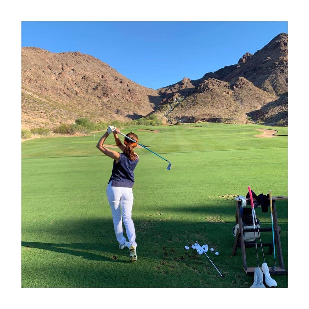 森下千里のインスタグラム：「ノースリーブ着焼けが止まらない…😂 #golf #ゴルフ #ゴルフウェア #golfwear #旅 #trip」