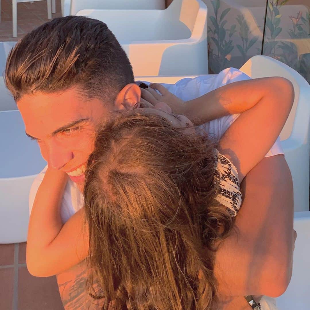 マルク・バルトラのインスタグラム：「4 años a tu lado! 🎂 Por muchos abrazos y momentos juntos, Princesa mía. No te puedo querer más. 😍 T’estimo Gala! #Gala4 #HappyBirthday #love」