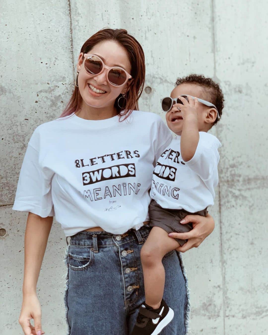 jyA-Me（ヤミー）のインスタグラム：「👕Our original 👕 息子とおソロで着たいと言うワガママで、 KIDSサイズも作りました😝✨ イベント限定Tシャツですが、 8月31日来れない方もWebから購入可能です🛒 https://jyameofficial.stores.jp/ . サイズはユニセックスで、S/M/L 私はウエストで縛りたかったので、 Mサイズにしました✨ キッズは¥1900です👶🏼💙 . #写真撮りすぎw #親バカ部 #Linkinbio #topからwebへ飛べます📲✨」