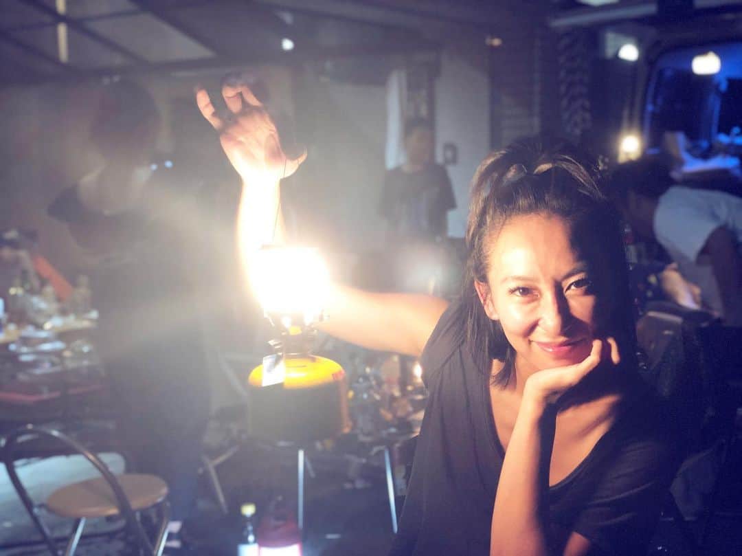高井直子さんのインスタグラム写真 - (高井直子Instagram)「Night party🌙 ランプを沢山焚いて。 今からはアダルトチームで ロマンチックに。 • #大人のBBQ」8月18日 20時44分 - naokotakai