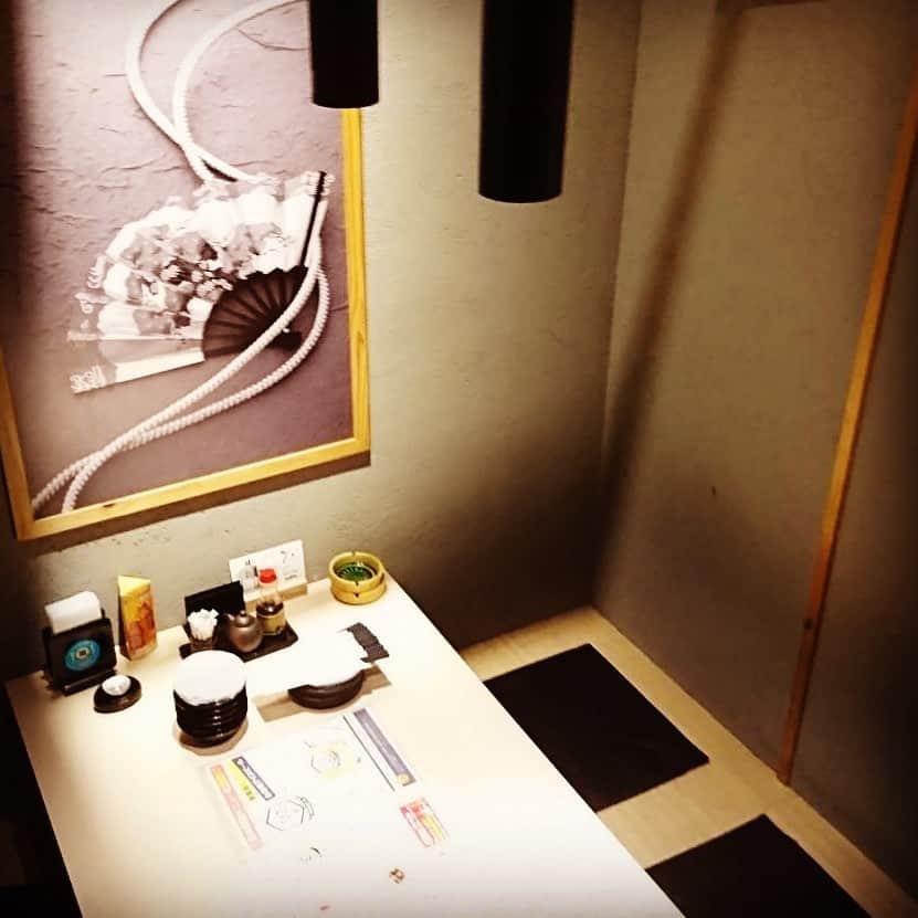 trick umekitaさんのインスタグラム写真 - (trick umekitaInstagram)「今日も一日お疲れ様です、鶏っくうめきた店です🎶 当店人気の掘りごたつ個室！ 個室の絵は全て違うのですが、写真の個室でお食事した人はこのInstagramを見てくれているでしょうか？？ #梅田個室 #梅田グルメ #梅田ディナー #梅田ごはん #乾杯 #大阪グルメ #梅田飲み #神泡 #instafood #instagood #instalike #likeforlikes #l4l #l4like #いいね返し #いいね返しは絶対 #fff #ffl #鶏 #チーズ #夏 #summer #居酒屋」8月18日 20時46分 - umekita83