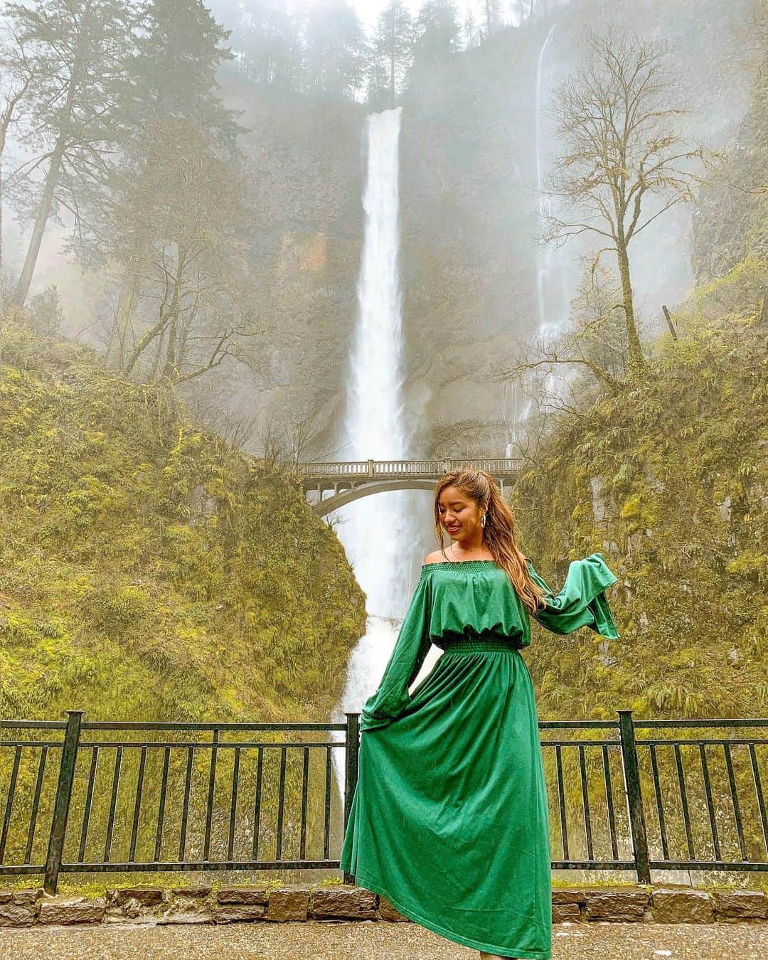 のインスタグラム：「Whatever bad things happen, let them be a lesson and move on🦚💫 . my laptop was stolen on the first day of this trip and I got a call this morning about my credit card was used fraudulently by someone. Alright, this trip has just started and I still have 10 more days to have fun! 🇨🇿🇦🇹🇸🇰🇭🇺🇸🇮🇭🇷 パソコンが盗まれたり、クレジットカードが不正利用されたり、毎日トラブル続き💉最近もう何が起きても動じなくなってきた。笑 みんな心配してくれてありがとう〜！全然元気に前向きに旅してます✌︎」