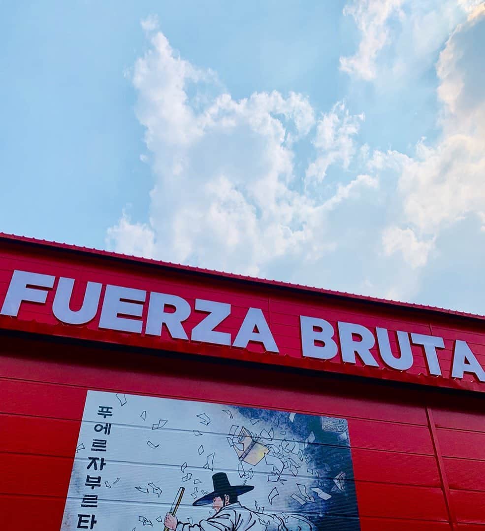 ミニョク さんのインスタグラム写真 - (ミニョク Instagram)「#FuerzaBruta ✨」8月18日 20時55分 - hutazone