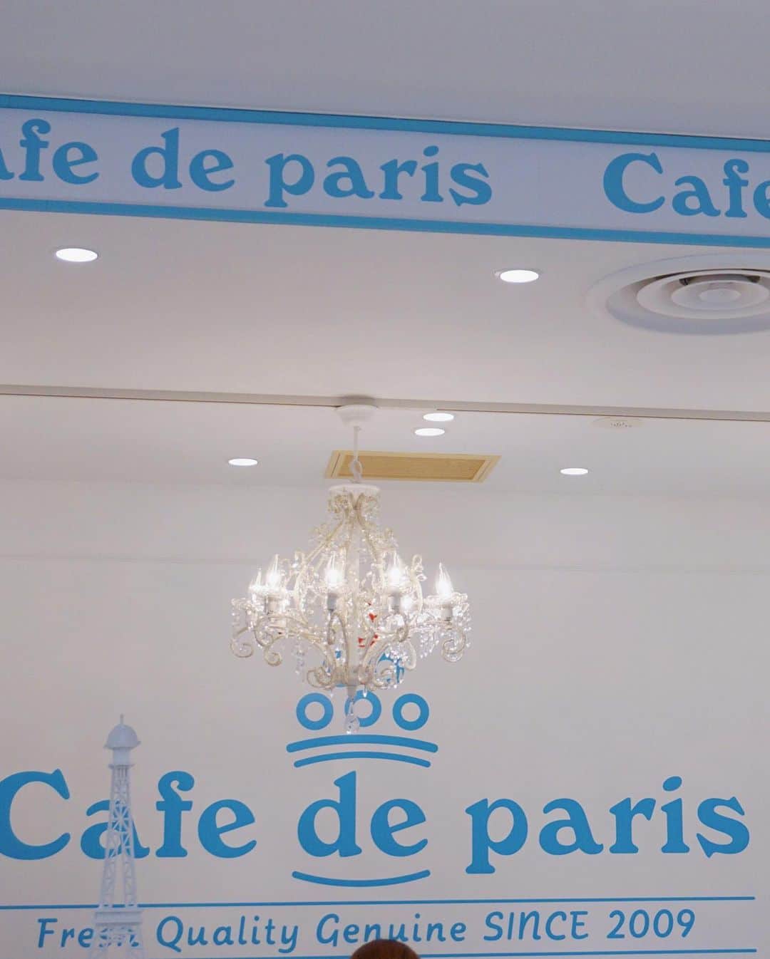 Chikako千佳子さんのインスタグラム写真 - (Chikako千佳子Instagram)「Cafe de Paris 🇫🇷 🍒🍓 #cafedeparis #ankrouge #milkfashion #katiethestore」8月18日 20時56分 - cindychikako