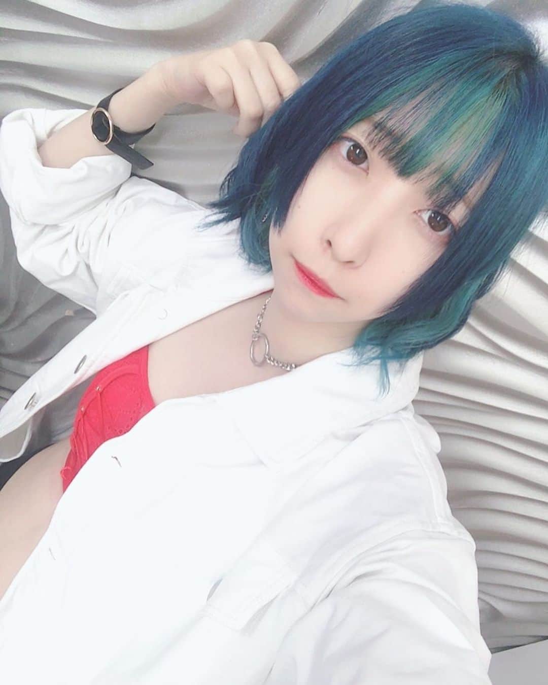 佐藤梨菜のインスタグラム：「お久しぶりの派手髪。 夏だから海色にしたよ！ #feam #アイドル  #派手髪女子 #派手髪  #夏 #インディゴ #ターコイズ #海  #좋아요  #셀카」