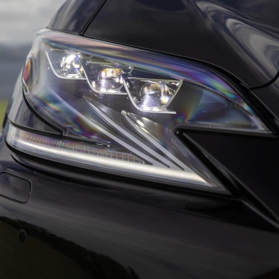 Lexus UKさんのインスタグラム写真 - (Lexus UKInstagram)「Lighting the way. #LexusLS  #Design #CarDesign #Automotive #Lexus #LuxuryTravel #Carsofinstagram」8月18日 21時00分 - lexusuk
