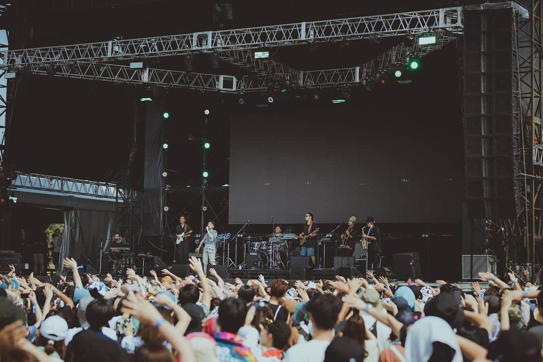 SIRUPさんのインスタグラム写真 - (SIRUPInstagram)「Thank You🔥 @summersonic_official . 炎天下の中Beach Stageに集まってくれたみんなほんまにありがとう最高でした🙌🏻🔥 . 海岸 with my crew . 📸 @leoyoulagi . #summersonic2019  #SIRUP」8月18日 21時01分 - sirup_insta