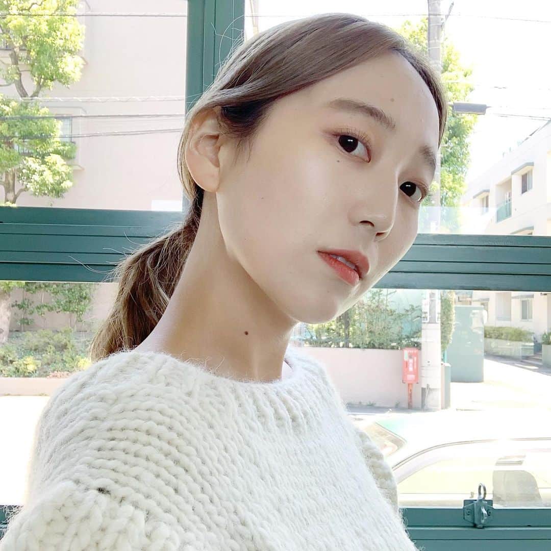 のインスタグラム：「2019Kastane  AW ニット。﻿ ﻿ 今年も、もちろん可愛いから﻿ 早くお披露目したい ！ ⛄️ ❄ ️﻿ ちらっ。 ﻿ ﻿ #さすが天然光」