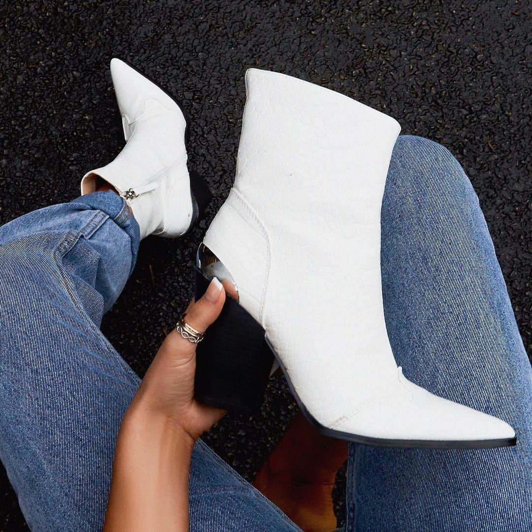 Public Desireさんのインスタグラム写真 - (Public DesireInstagram)「𝑺𝑻𝑨𝑻𝑬𝑴𝑬𝑵𝑻 booties 😍 Shop 𝑯𝑬𝑰𝑫𝑰 £39.99 #lookofthebae #pdbae Tap to shop ☝  𝐂𝐀𝐋𝐋𝐈𝐍' 𝐎𝐔𝐑 𝐔𝐊 𝐇𝐔𝐍𝐍𝐈𝐄𝐒! ❤️ 𝐇𝐄𝐑𝐄'𝐒 𝟐𝟎% 𝐎𝐅𝐅 𝐀𝐋𝐋 𝐇𝐄𝐄𝐋𝐒! 👀💸 𝐔𝐒𝐄 𝐂𝐎𝐃𝐄: 𝐇𝐄𝐄𝐋𝐒𝟐𝟎」8月18日 21時03分 - publicdesire