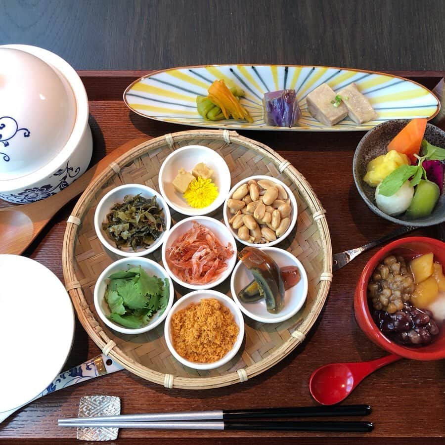 千秋さんのインスタグラム写真 - (千秋Instagram)「お部屋の中を少しだけ。 朝食のお粥セットも美味しい。  #星のやグーグァン #星のや #台中 #千秋旅日記 #台湾 #台湾旅 #台湾旅行 #Taiwan」8月18日 21時12分 - chiaki77777