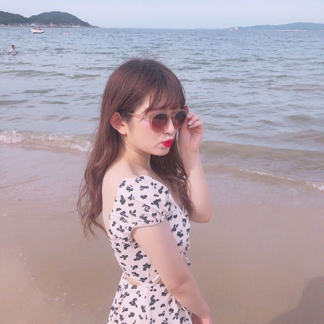 青木菜花のインスタグラム：「.﻿ .﻿ 海が綺麗でびっくり！﻿ ﻿ 透きとおってる海久々にみた、、😂﻿ 高校の修学旅行で行った沖縄ぶりかもしれなくてめっちゃテンション上がってた😂❤️﻿ .﻿ .﻿ #福岡観光 #糸島 #糸島巡り #水着 #whoswhochico #instagood #instalike #l4l」