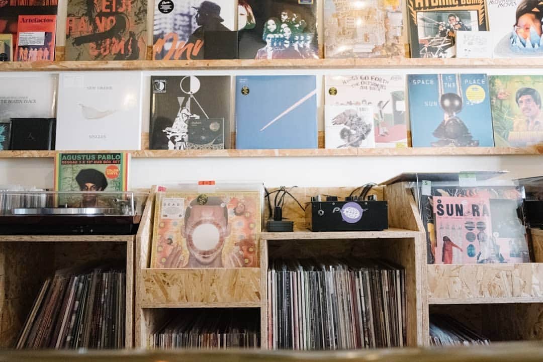 HereNowさんのインスタグラム写真 - (HereNowInstagram)「Located about ten minutes on foot from Xingtian Temple metro station in a quiet residential area on Xing'an Street is @thtrecords_taiwan, a record shop loved by true music fanatics. 靜謐的閣樓 承載樂迷靈魂的重量 Recommended by @cotton_disco. . . . #herenowcity #wonderfulplaces #beautifuldestinations #travelholic #travelawesome #traveladdict #igtravel #livefolk #instapassport #optoutside #THT唱片 #taipei #台湾 #台北 #台北旅行 #대만 #대만여행 #타이베이 #iseetaiwan #exploretaiwan #vscotaiwan #taiwangram #台灣」8月18日 21時11分 - herenowcity