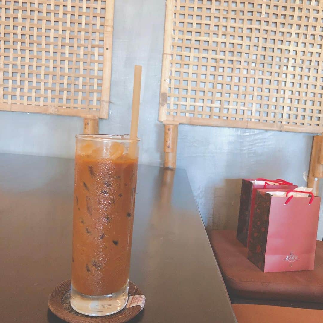 上野優華さんのインスタグラム写真 - (上野優華Instagram)「大好きなベトナムコーヒー…！ 現地ではカフェスダと言うんだけど、ほんとに美味しくて…🥰 コーヒーにコンデンスミルクを入れてるんだけど甘党にはたまりませんね…☕️ #上野優華 #🇻🇳 #ベトナム #ベトナムコーヒー」8月18日 21時17分 - yuukaueno0205