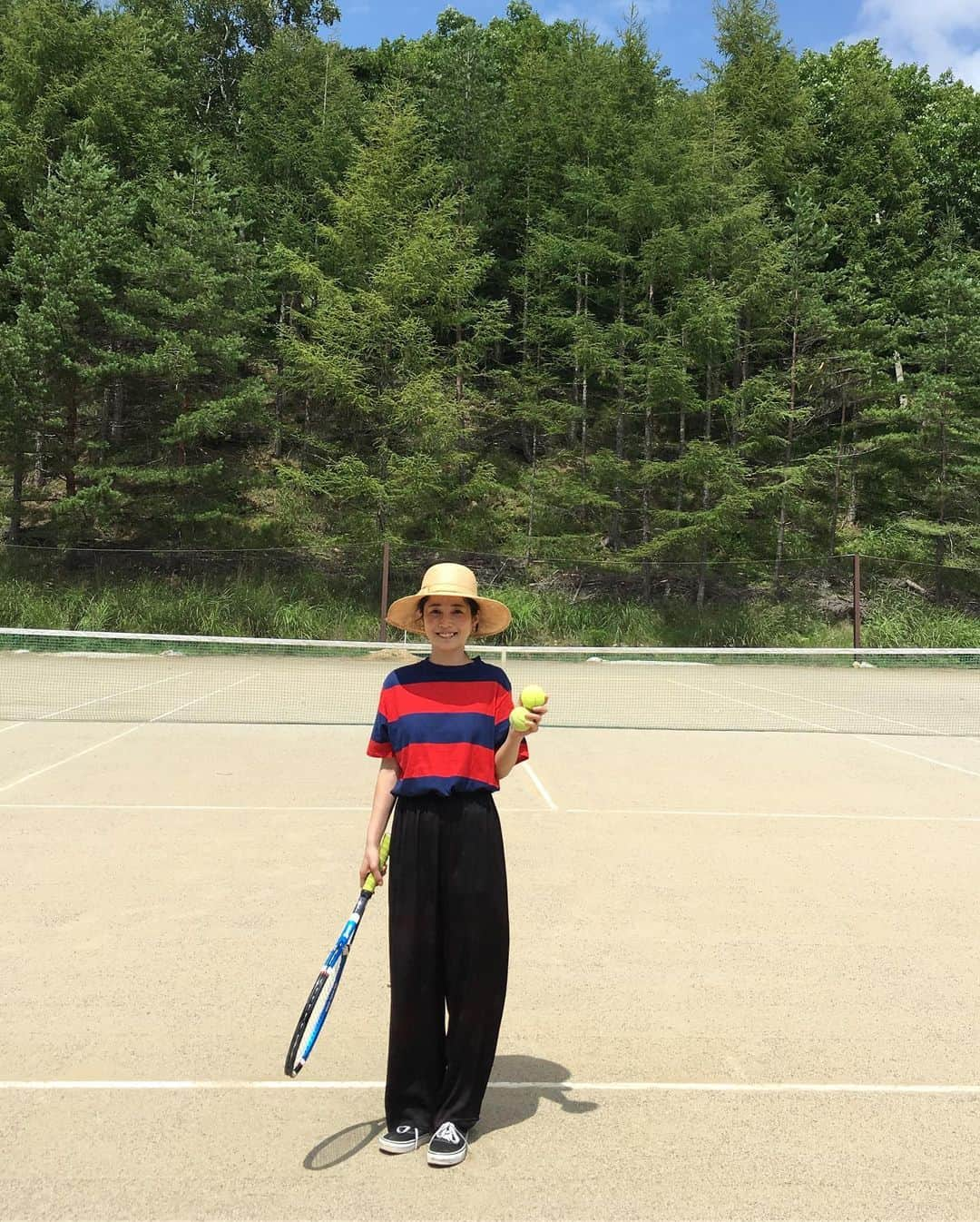 北澤 宏美さんのインスタグラム写真 - (北澤 宏美Instagram)「人生初テニス🎾 予定外に走り回りましたVANSで。 一日経ちましたが只今筋肉痛に襲われています🤢 #蓼科 #夏休み」8月18日 21時21分 - romihy58