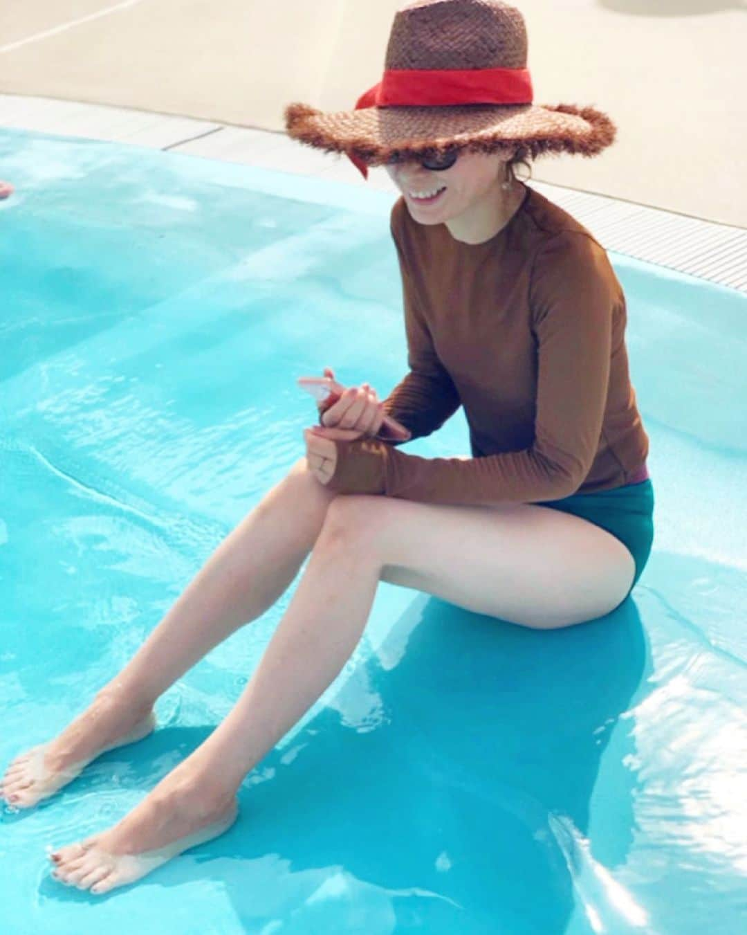 ree_mstorynさんのインスタグラム写真 - (ree_mstorynInstagram)「#poolcoordinate  今年は水着に合わせて ラッシュガードも新調 ・ ・ #poolside #pool #プール #水着 #coordinate #uniqlou #curensology #カレンソロジー #americanholic #rayban #大人の水着 #夏休み #vsco #vscam」8月18日 21時22分 - ree_mstoryn