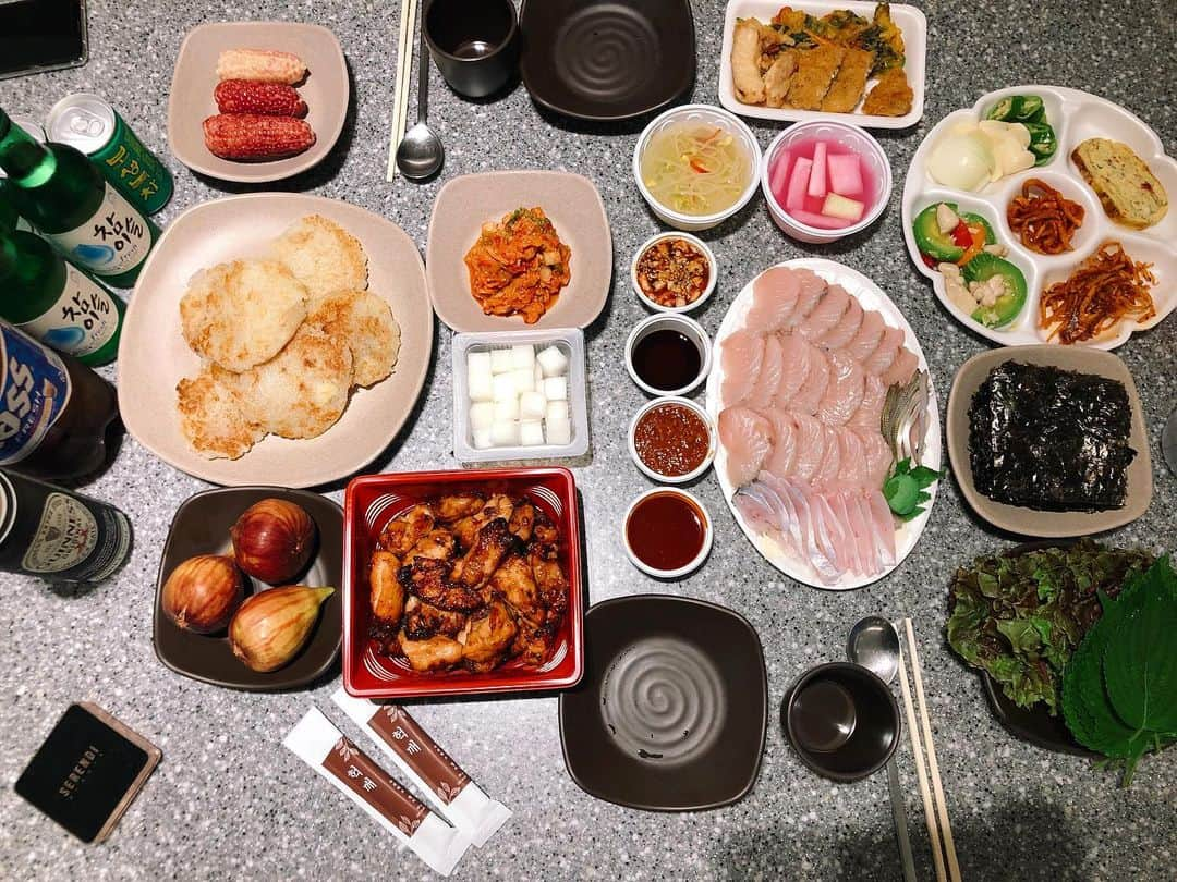 Choi Somiさんのインスタグラム写真 - (Choi SomiInstagram)「⠀⠀⠀⠀⠀ #글랜더 #glander  엄마미랑 나의 최애 #수영장맛집  #웨스트힐스 와서 여태 실컷 놀다가 선어회, 핫갈비천왕, 엄마표 감자전에 소맥 달립니다♥️ ⠀⠀⠀⠀⠀ #헉깨 #함께 하자」8月18日 21時23分 - cxxsomi