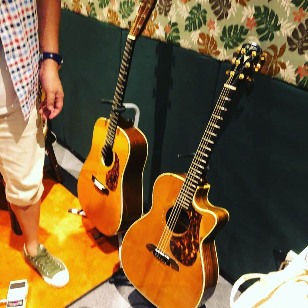 LOVEのインスタグラム：「Back to REC. ギター入れ&歌入れday.  歌詞に手こずった1week. 答えはほぼオリジナルで正解だった。  のせられて、のせていただいて、パワー使った。ひーふー」