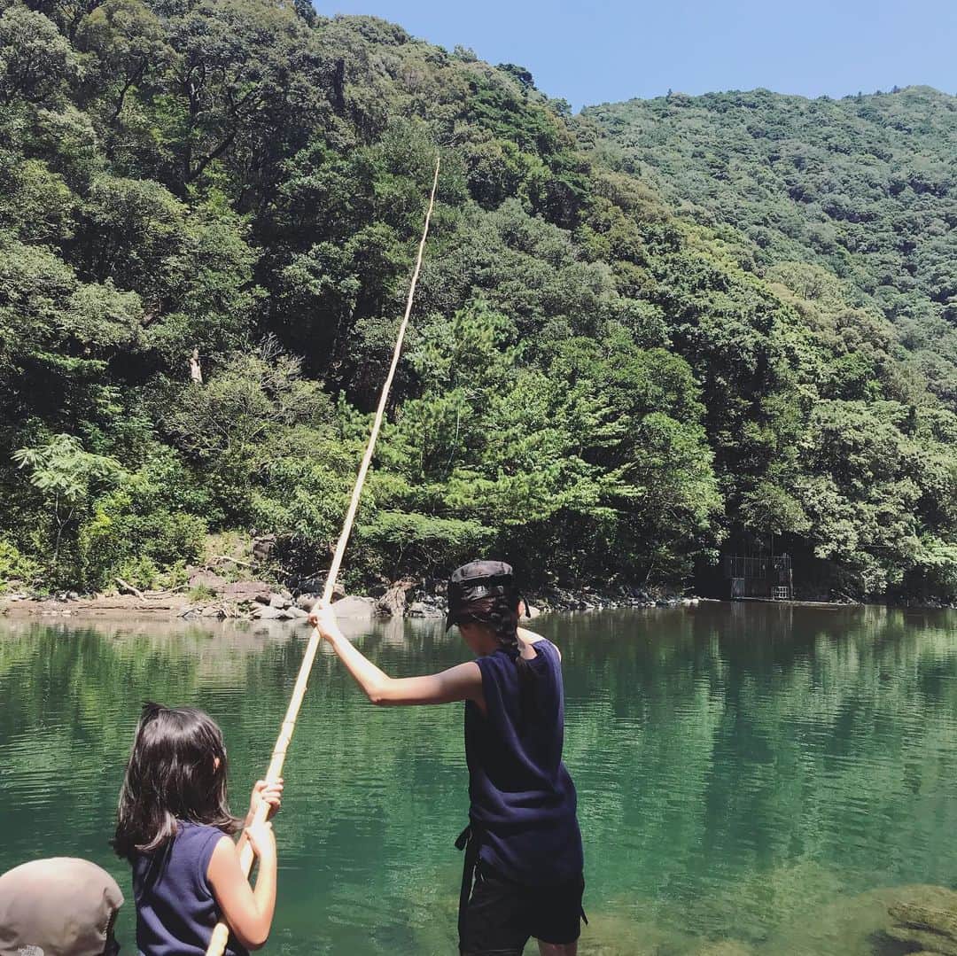 畑野ひろ子のインスタグラム：「自然の中で、リラックス😌  鮎の塩焼き最高❤️」