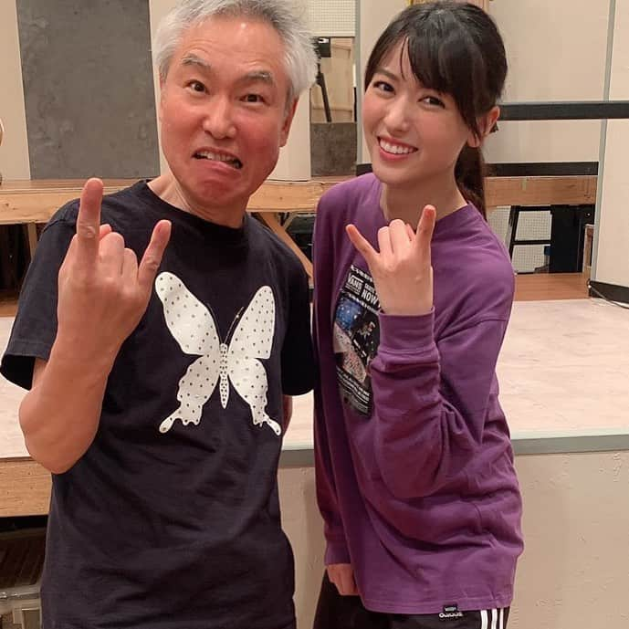 矢島舞美さんのインスタグラム写真 - (矢島舞美Instagram)「. 稽古場での最終稽古が終わりましたー！いよいよ始まるのか〜！！生演奏の迫力とっても凄いですよ！✨たくさん笑って、笑い疲れて帰っていただけたら嬉しいな♡写真は、#モロ師岡 さんと‼︎パワフルでエネルギッシュで、お茶目で、、、とっても楽しいです(≧∀≦) . . #上にいきたくないデパート #三越劇場」8月18日 21時41分 - maimiyajima_official_uf