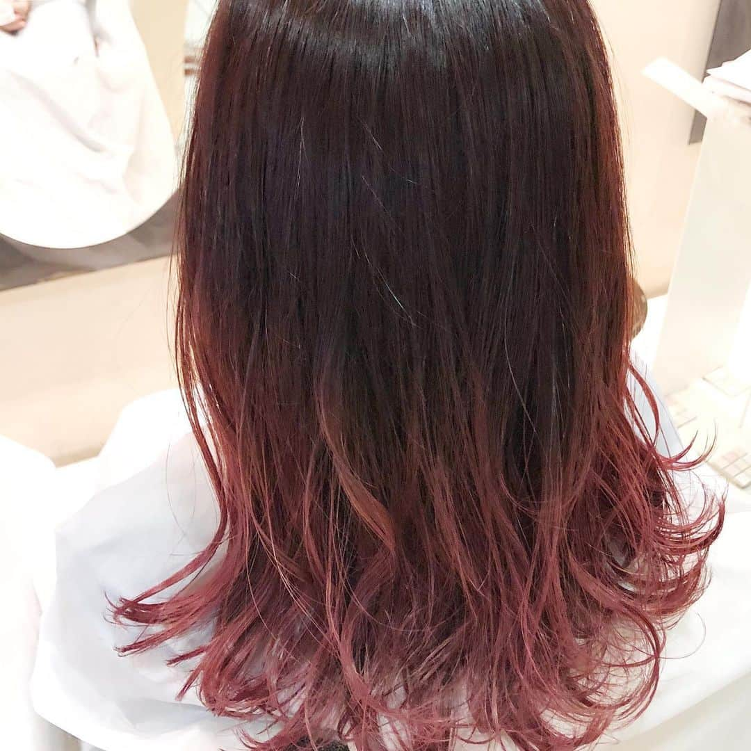 【北堀江・美容室 peaks hair】さんのインスタグラム写真 - (【北堀江・美容室 peaks hair】Instagram)「グラーデーションバイオレットピンク(^^) #peakshair #ピークスヘアー#堀江#北堀江#美容室##Instahair#hairstyle#Instafashion#イルミナカラー#小顔#美意識#おしゃれな人と繋がりたい#おしゃれ#お洒落#ヘアアレンジ#ヘアスタイル」8月18日 21時42分 - peakshair