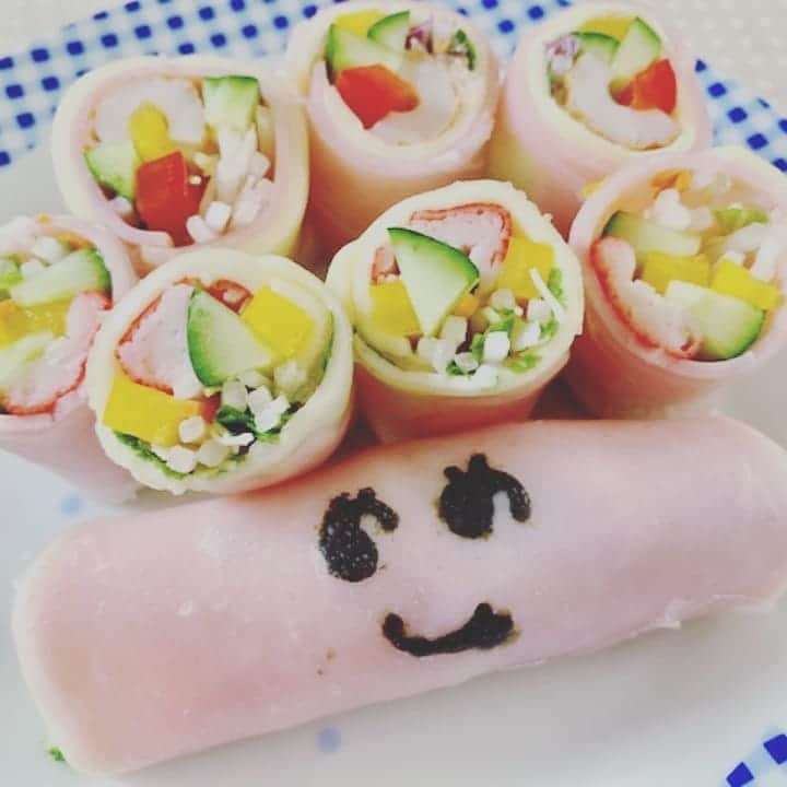 柏の葉 T-SITEさんのインスタグラム写真 - (柏の葉 T-SITEInstagram)「【食を彩るイベント  8月 】  本日、講座「お家で野菜ビストロ」が開催されました。料理家の今井ようこさんと一緒にお酒にもよく合う時短でおしゃれなメニューを作り、料理を囲んでしばし語らいの時間…✨ ・ ・  柏の葉Tサイトではお料理イベントを定期開催しております。  新しいレシピの学びに♪ 料理をもっと簡単に身近に♪ おやこで作って楽しい時間に♪  ぜひ柏の葉Tサイト公式HPよりチェックしてみてくださいね。 ・ ・8月20日（火） 〔おとな向け・お子様連れ可〕 イタリア人フィリッポの楽しいイタリアン♪ 夏休み特別版(おやこ参加可) ・ ・8月24日（土） 〔こども向け〕 野菜を食べよう！おやこでまきまき　生春巻き ・ ・8月31日（土） 〔おとな向け・試食付トークイベント〕 作れるスパイスカレーは無限大！？ 3つのスパイスだけでつくるスパイスカレ−講座  #柏の葉tsite #柏の葉蔦屋書店 #料理 #学び #こども #夏休み #イベント #房の駅  #カレー #アモロソフィリッポ #大瀬由生子 #印度カリー子 #流山 #我孫子 #柏 #松戸 #守谷 #つくば #野田」8月18日 21時43分 - kashiwanohatsite