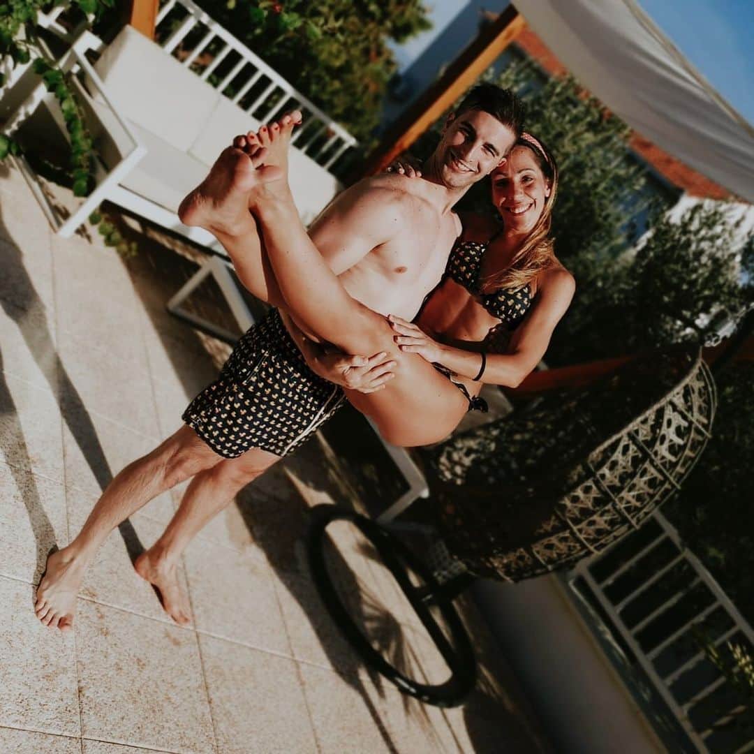 ニコーレ・デラ・モニカのインスタグラム：「I don’t know why my previous pic got erased or maybe I did it by mistake but anyway I choose another one 🤪💙 #matchymatchy #matchingswimsuit #fun #couplegoals #ringopeolpe #fitcouple #love #life」