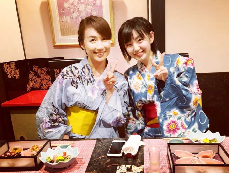 小林万希子さんのインスタグラム写真 - (小林万希子Instagram)「yukkyと 夏の京都 2人旅………風〜😉💕 ・ ・ 浴衣で歩く歩く…笑 ・ 楽しかったな♡ ・ ・ さ、お盆休みもしゅうりょ、 パワーチャージできたし 明日からまたエンジンかけていきますよん😌👍 ・ ・ 最後の箸置き写真のくだりは… ストーリーをご覧ください😙笑 ・ ・ #京都  #きょうと  #Kyoto #先斗町  #木屋町  #浴衣  #浴衣デート  #カフェ巡り  #暑かった けど #楽しかった 😌❤️ #ヘアアレンジ  #頑張りました ！ #箸置き  #380円 と #800円 の #差は何？🤔 笑 #どれが800円越え？笑」8月18日 21時56分 - macky1218